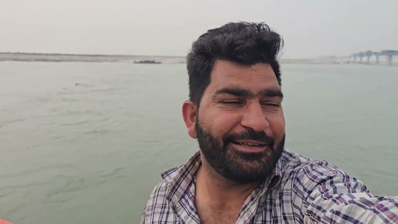 Boat 🚢 ma truck loading kiya sumander ma agya water ma chakar agya