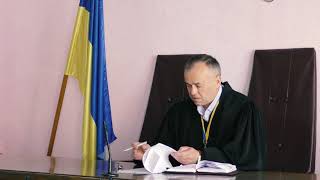 Интересно, судья все делает по закону?.