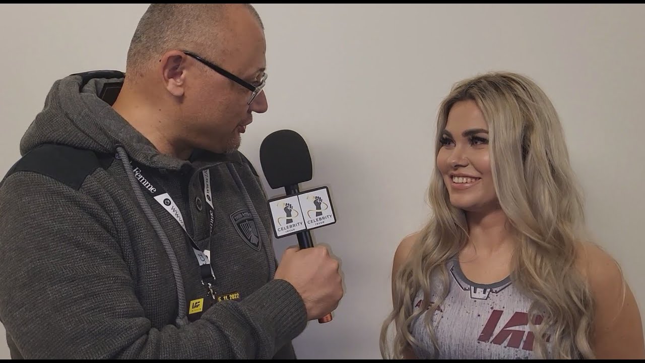 Ring girl Luciana Salva. Bojovnice Natálie Trikalová, Klára Strnadová