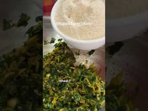 Traditional Gujarati Muthiya Recipe - મુઠીયા બનાવવાની રીત - Farsan #shorts #shortvideo