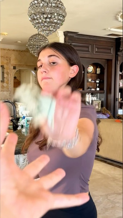 I tricked my sister into giving me all her money ๐