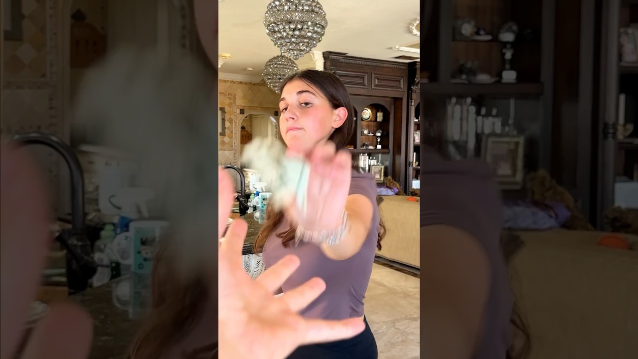 Я обманом заставила сестру отдать мне все свои деньги 😂