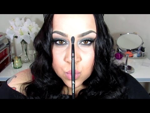 Video: E.L.F. Studio Crease Brush Review