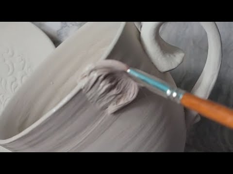 Skillful ceramist glazes