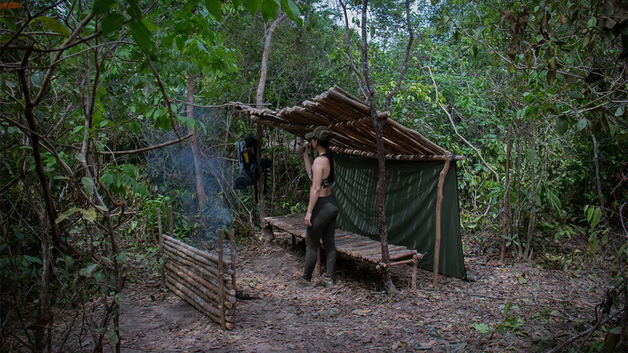 Survival Camping in Forest - Building a Natural Shelter alone - Solo Overnight Trip