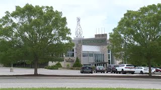 13-year-old arrested after allegedly bringing AR-15 to Uptown Alley