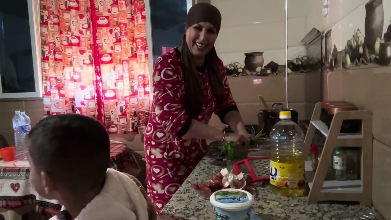 طيبت العشا  عند خويا رجل المرحومة 😥 بصح بناتها مشاء الله نعمة التربية🤗تعشينا في رحبا😋