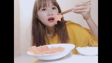 Thanh Trà | Ăn Cá Hồi Sống Chấm Sốt Wasabi Siêu Ngon