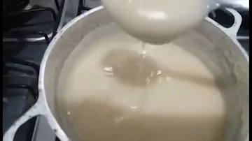 Como fazer grude caseiro para colar papel?