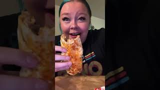 Hey mfks Taco Bell mukbang #mukbang #tacobell #grilledcheeseburrito #foryoupage #eatwithme