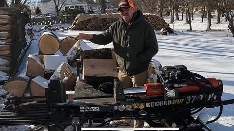Splitting frozen Red Oak with the Rugged Made RS737 log splitter.
