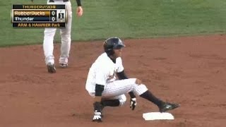 Williams steals a base for the Thunder