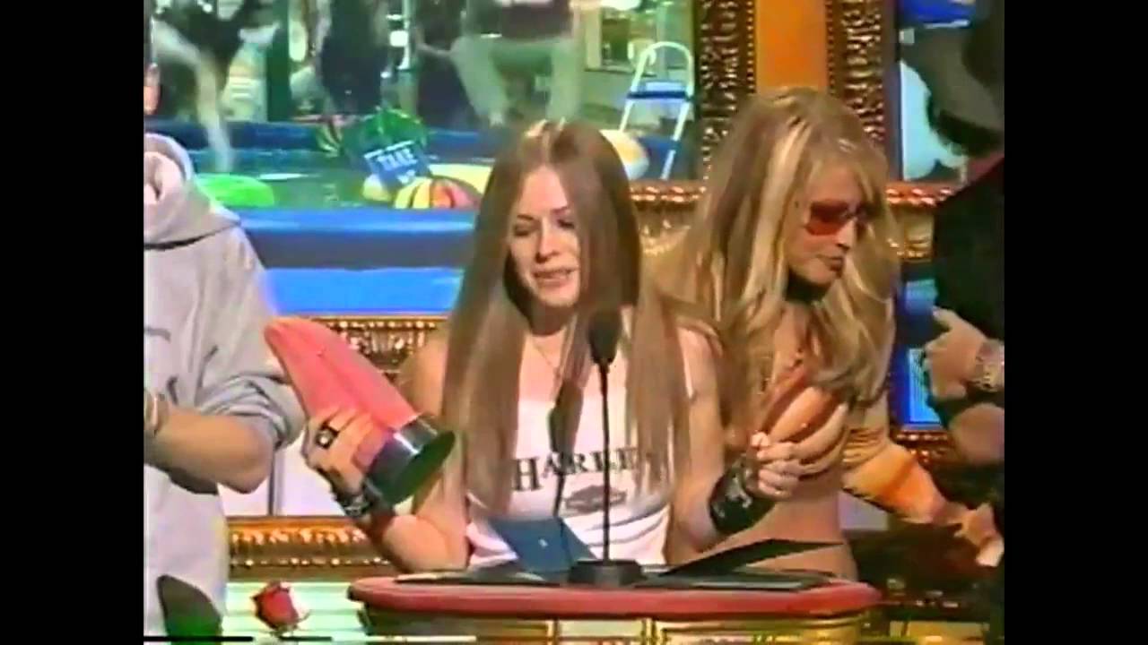 Avril Lavigne - Wins 2002 MTV Award. - YouTube