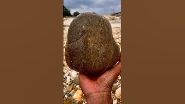 The discovery of the agate treasure in the location of the hidden waterfall river #treasure #jade