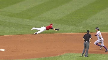 CLE@MIN: Dozier dives for stop, throws out Gomes