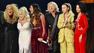 DOLLY sings 9 to 5 with Miley Cyrus, Katy Perry, Little Big Town & more - LIVE 61st Grammys