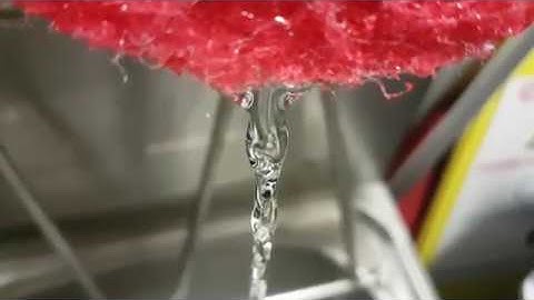 Fluid chain in laminar water flow