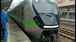 20230824 1226次開往基隆的銀綠區間車駛離樹林站(由@temu1016 拍攝)