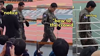 New video of Taehyung attending the match omg!! It really makes people amazed at how polite he is 😭