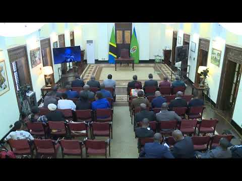 RAIS DKT MAGUFULI AKUTANA NA WABUNIFU WADOGO WA MITAMBO YA KUFUA UMEME IKULU DSM