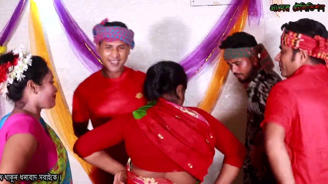 Jamoat transportida pornografik taqdimot Mum BDSM videoda mum