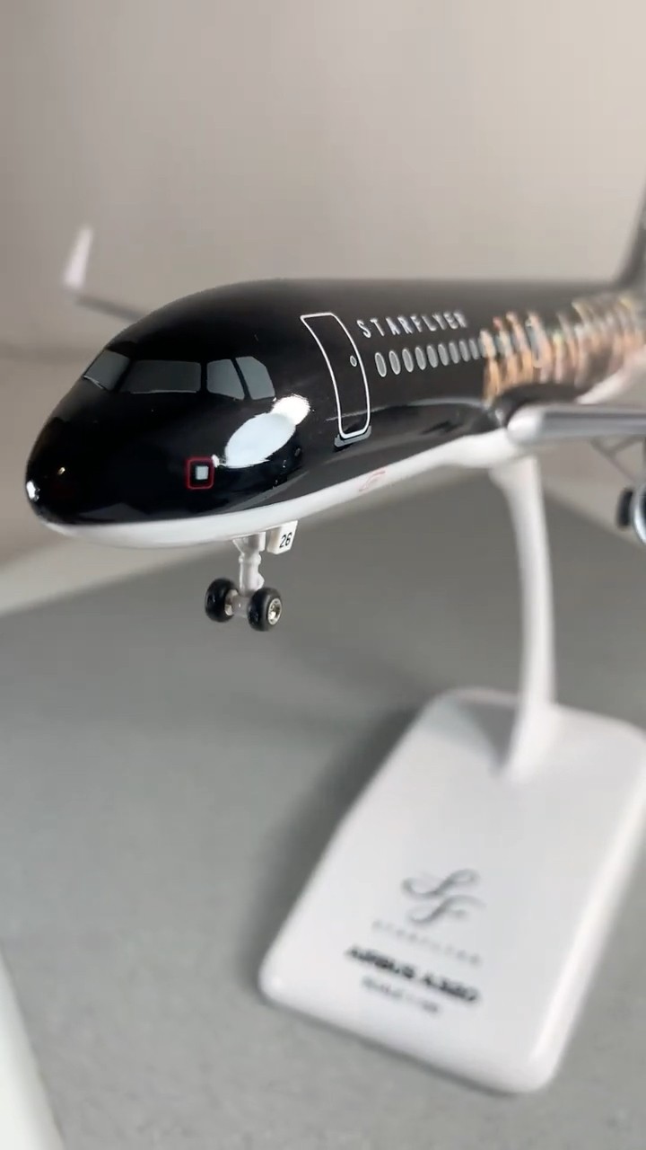 EVERRISE スターフライヤー A320 進撃の巨人スペシャルジェット 1/150