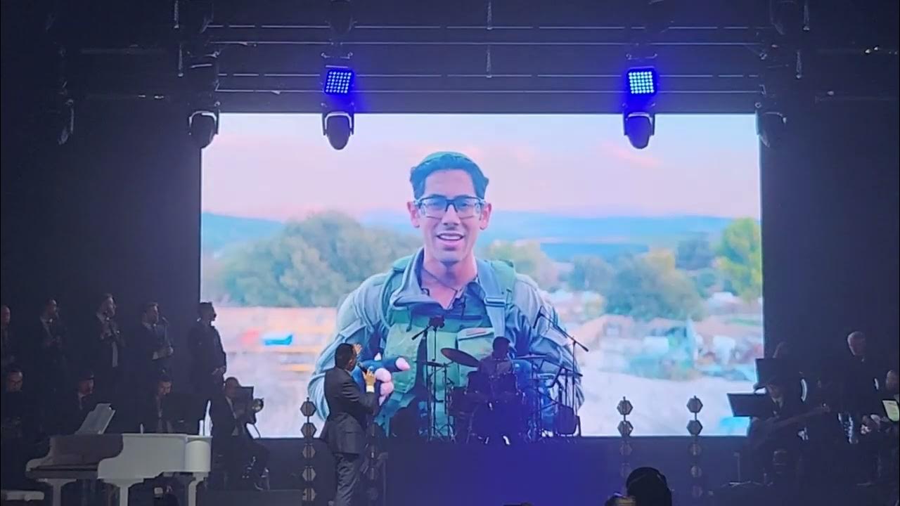 Yaakov Shwekey sings Im Eshkachech Yerushalem with IDF soldier Shlomo Lipman at Zaka Unity Concert Yaakov Shwekey sings Im Eshkachech Yerushalem with IDF soldier Shlomo Lipman at Zaka Unity Concert
