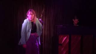 Sierra Hall singing Im Breaking Down