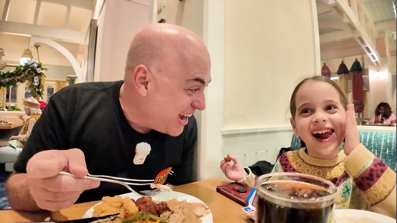 Ужин в честь Дня благодарения в ресторане Disney's Cape May Seafood Buffet, ВОСХИТИТЕЛЬНЫЙ ужин с...