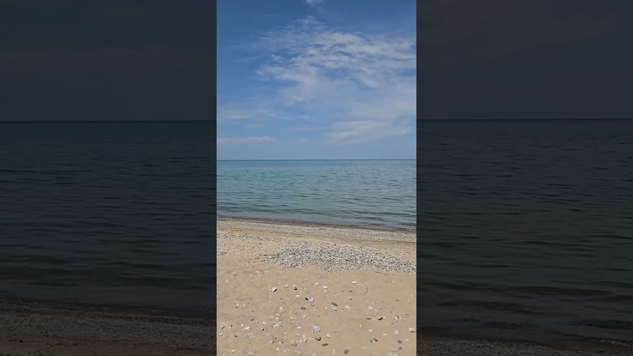 Slow pan of the beach