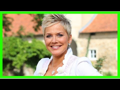 Frau kackt mann in den mund