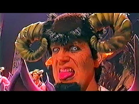 Actuación de Los demonios que tienen los cuernos retorcios lo mismo que tu 'marío' en semifinales del COAC 2001