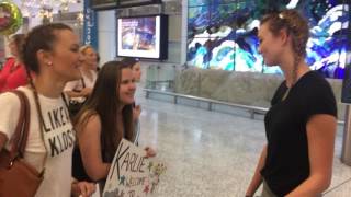 Karlie Kloss Chats To Fans After Arriving Into Sydney