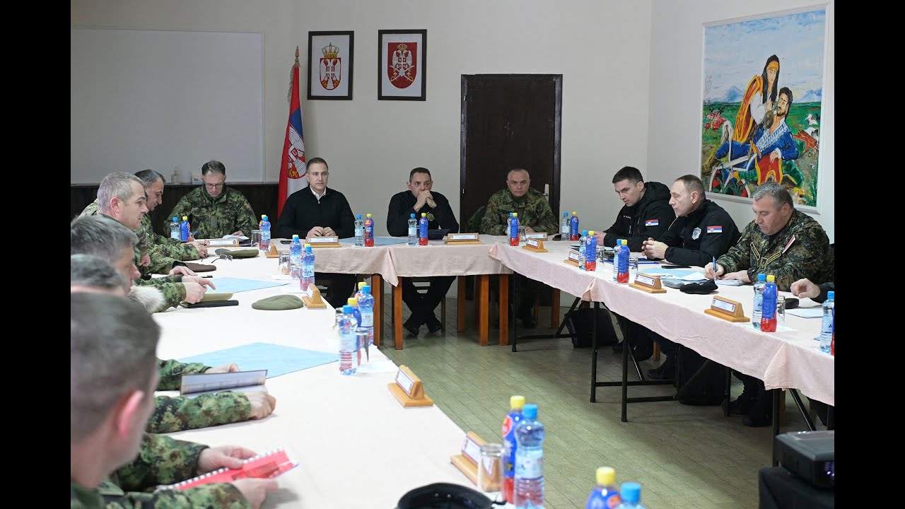 Ministar Stefanović, ministar Vulin i general Mojsilović razgovaraju o situaciji u KZB