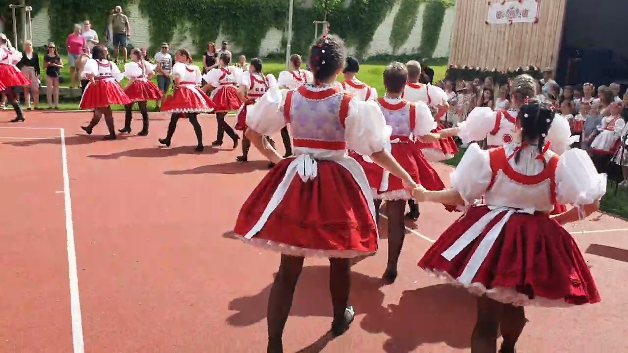 babské hody Hrušovany u Brna 2023 nástup Stárek a uvítání