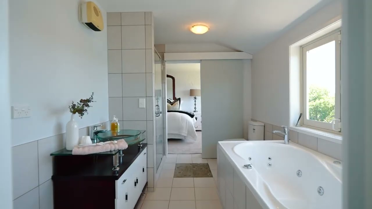 2/2 Darwin Lane, Remuera - Harry Champtaloup & Jennifer Alexandre