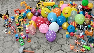 Hore.. dpt eskrim banyak!! Popping balloons, menemukan macam macam eskrim, mainan, dll.