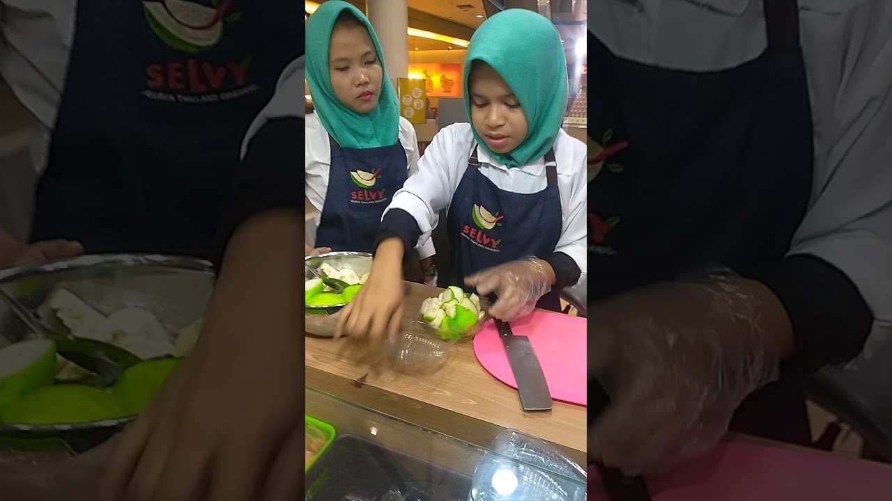 Favorite jambu kluthuk (bahasa bekennya jambu Thailand)