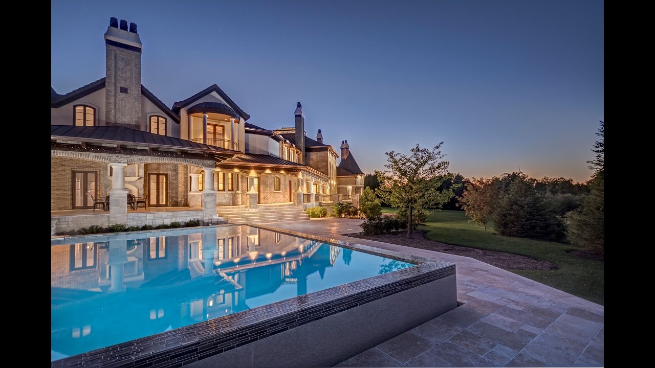 8 Kaleigh Court // South Barrington, IL