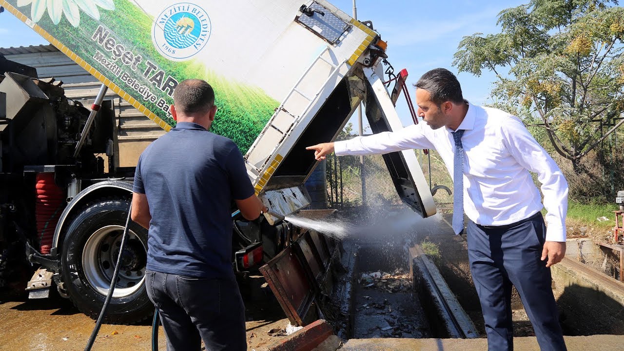 Üniversite mezunu temizlik işçisi, belediyede amir oldu