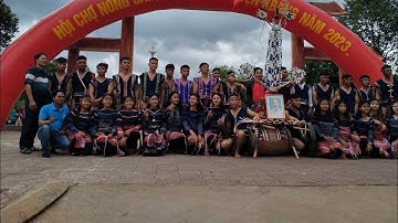 Biểu diễn cồng chiêng đoàn thị trấn K