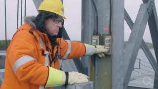 Opening of the spillway gates at Robert-Bourassa generating station