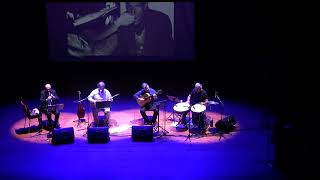 İki Kapılı Handa Bir Usta Uzun İnce Bir Yoldayım