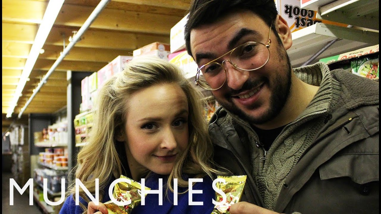 Vegan Christmas Holiday with Leslie Clio: MUNCHIES Guide to Christmas in Berlin (Part 3) | Munchies