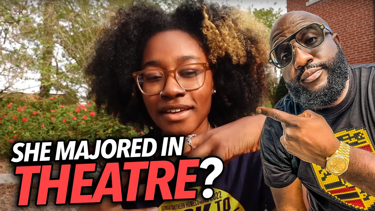 Женщина жалуется на разорение и отсутствие настоящей работы после получения степени бакалавра в о...