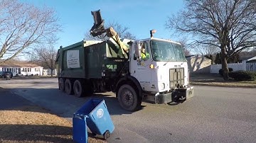WM Heil Python 103294 revving packing trash and breaking bins part 8 1/26/19