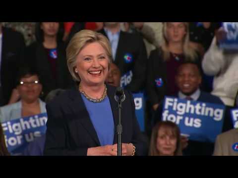 (中文字幕) 希拉蕊演講中遭嗆 Hillary Clinton is interrupted by protesters