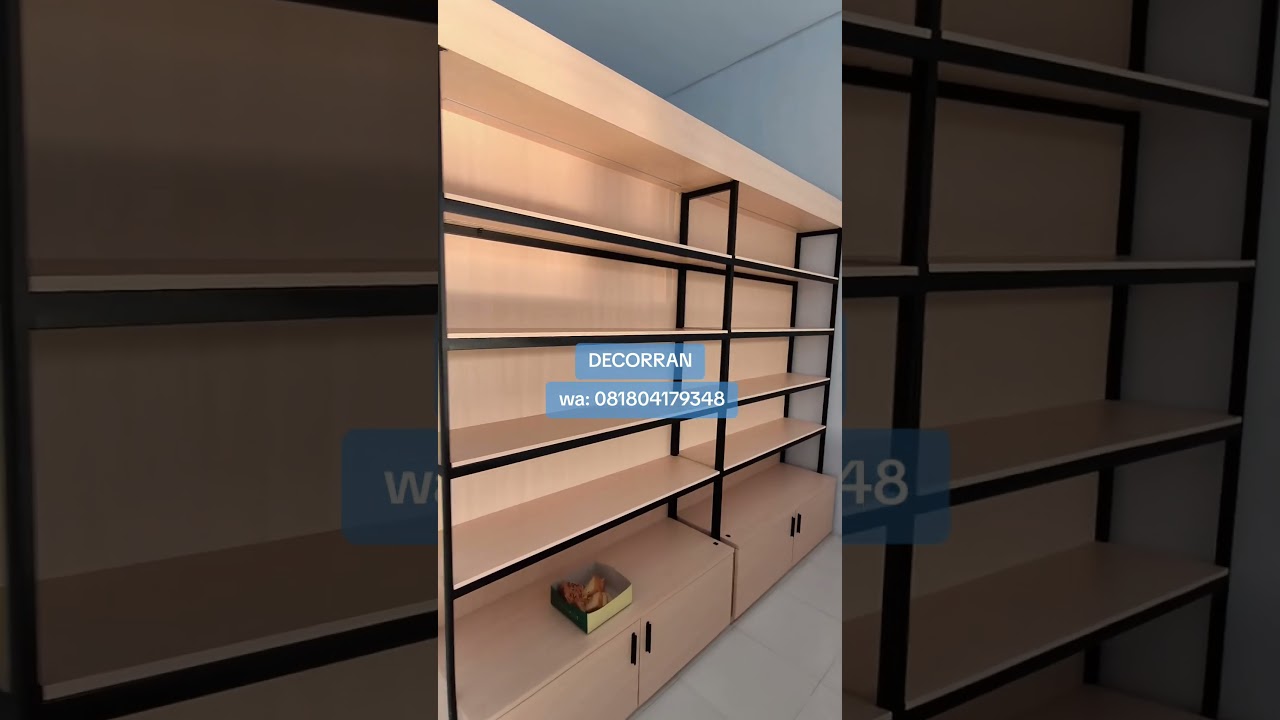 Rak etalase toko parfume 