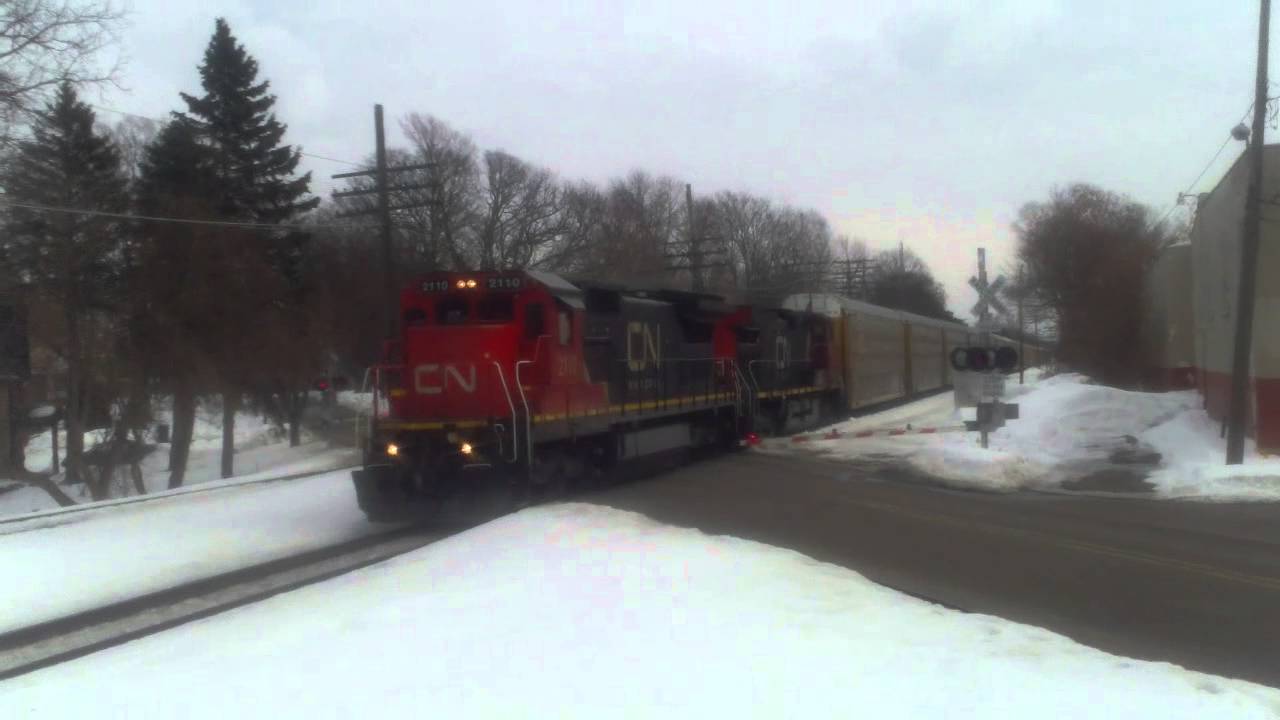 CN Train thru Holly, Michigan YouTube