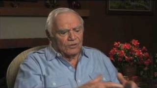 Ernest Borgnine discusses starring in "The Poseidon Adventure" - EMMYTVLEGENDS.ORG